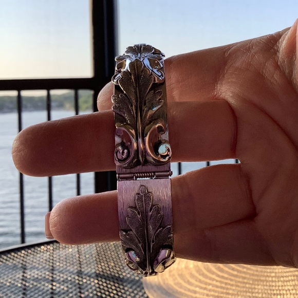 Silver Hinged Bangle Cuff Bracelet - Picture 4 of 9